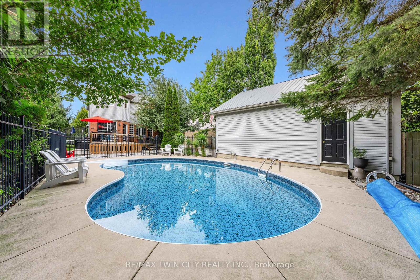 608 Bluenose Court, Waterloo, Ontario  N2K 4C5 - Photo 39 - X12985438