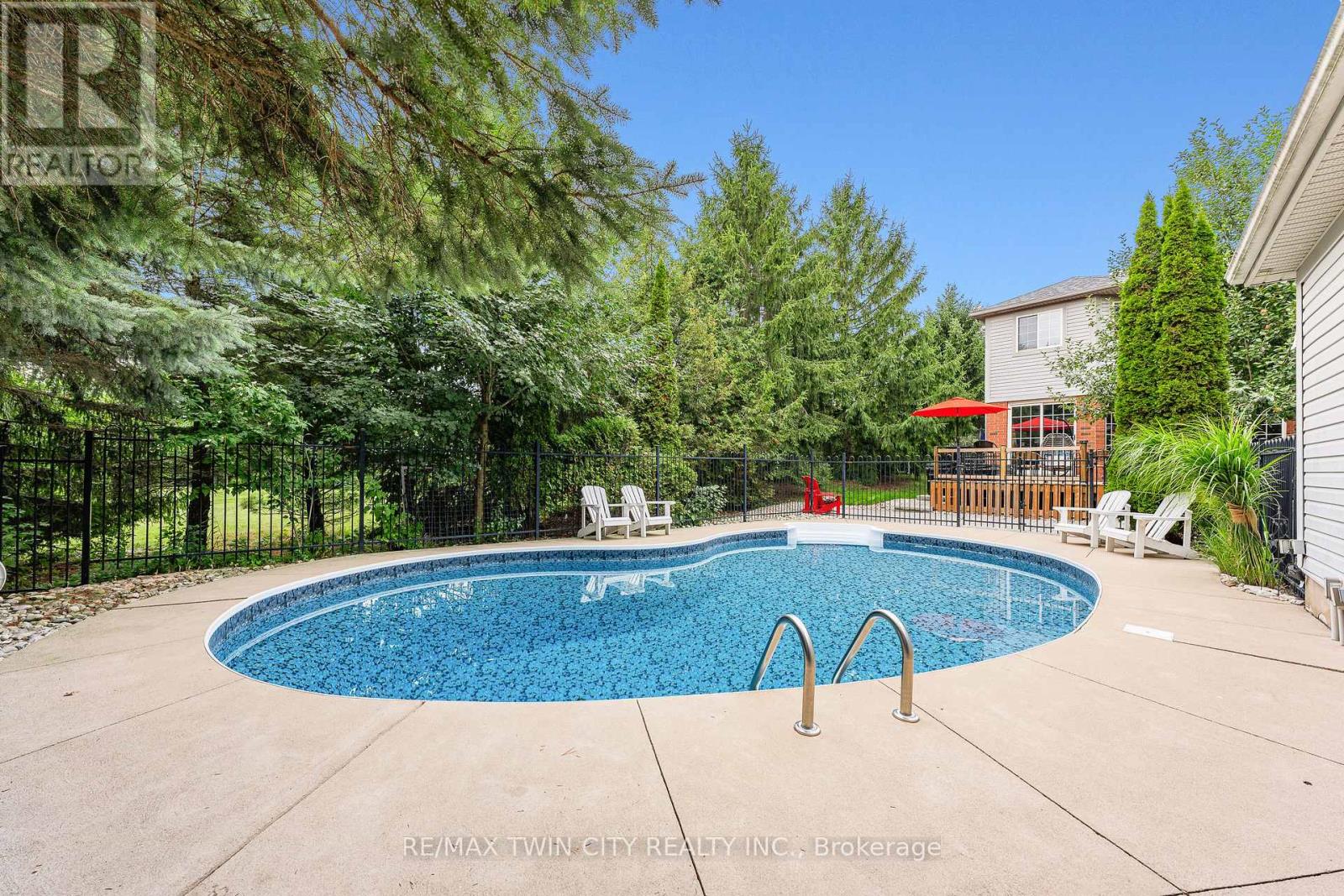 608 Bluenose Court, Waterloo, Ontario  N2K 4C5 - Photo 40 - X12985438