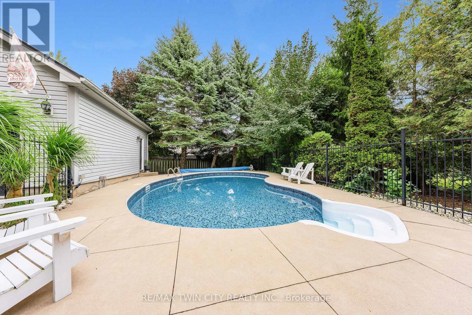 608 Bluenose Court, Waterloo, Ontario  N2K 4C5 - Photo 41 - X12985438