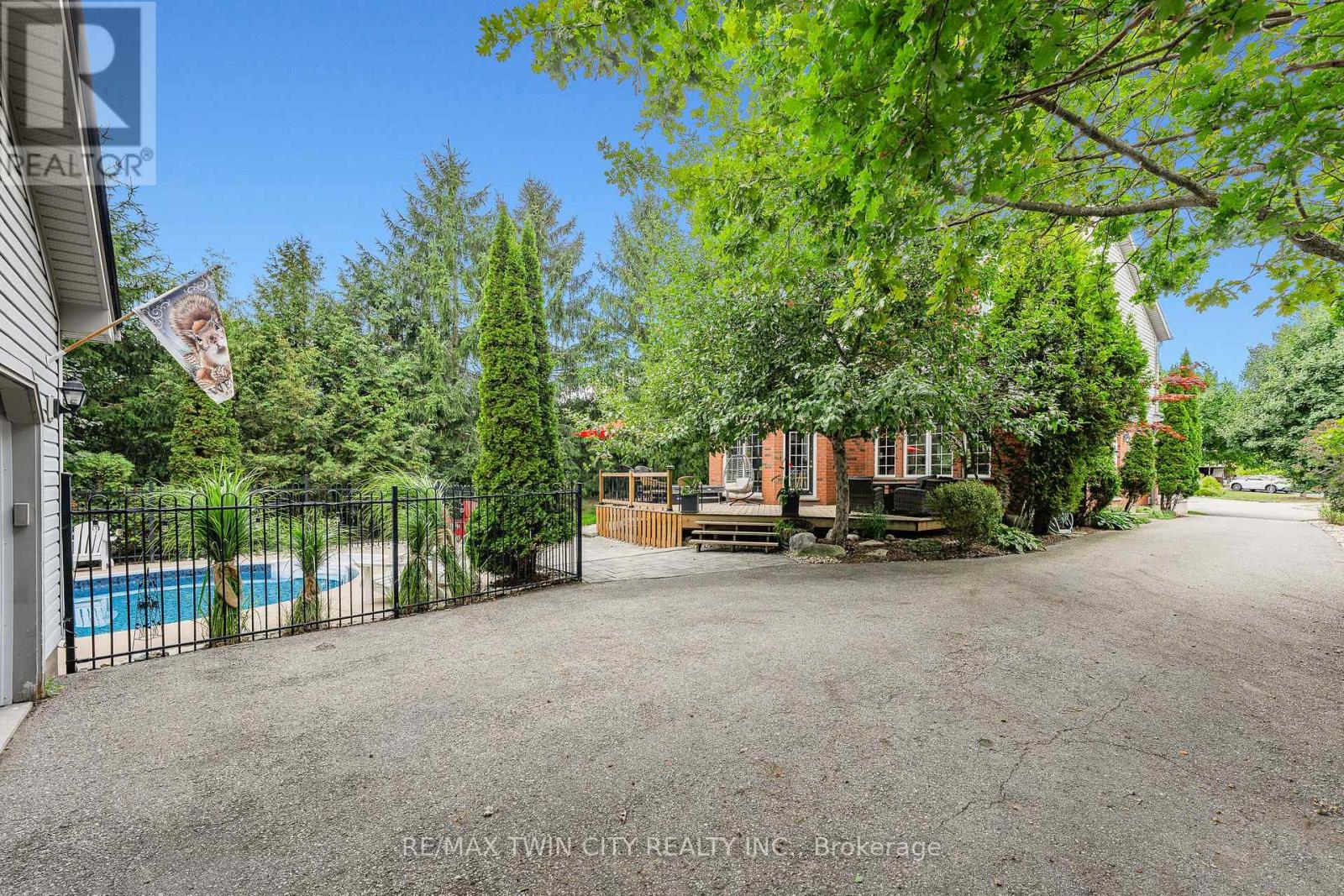 608 Bluenose Court, Waterloo, Ontario  N2K 4C5 - Photo 42 - X12985438