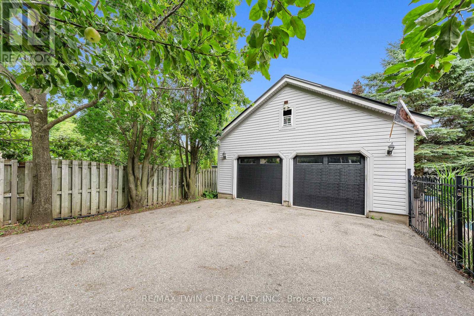 608 Bluenose Court, Waterloo, Ontario  N2K 4C5 - Photo 44 - X12985438