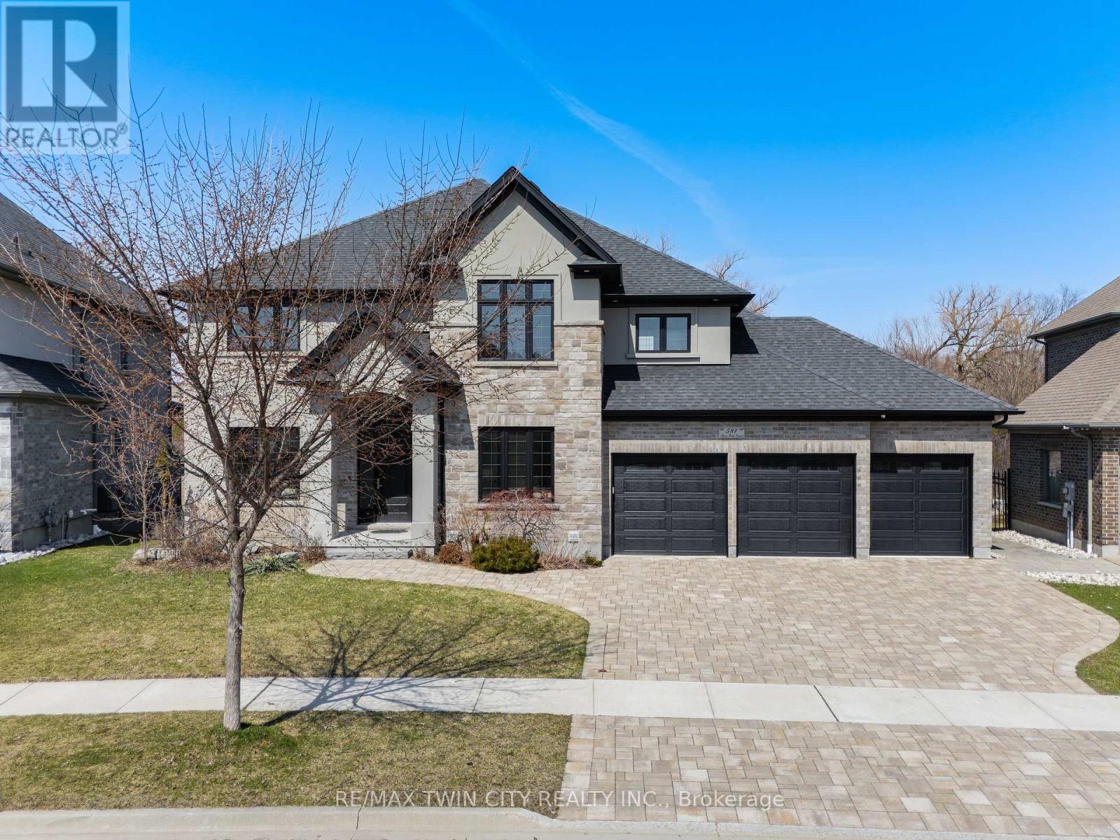 581 Manor Ridge Crescent, Waterloo, Ontario  N2K 0B4 - Photo 2 - X12985492