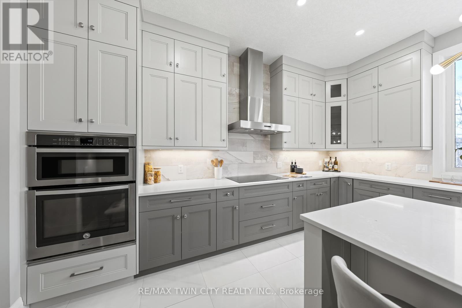 581 Manor Ridge Crescent, Waterloo, Ontario  N2K 0B4 - Photo 22 - X12985492