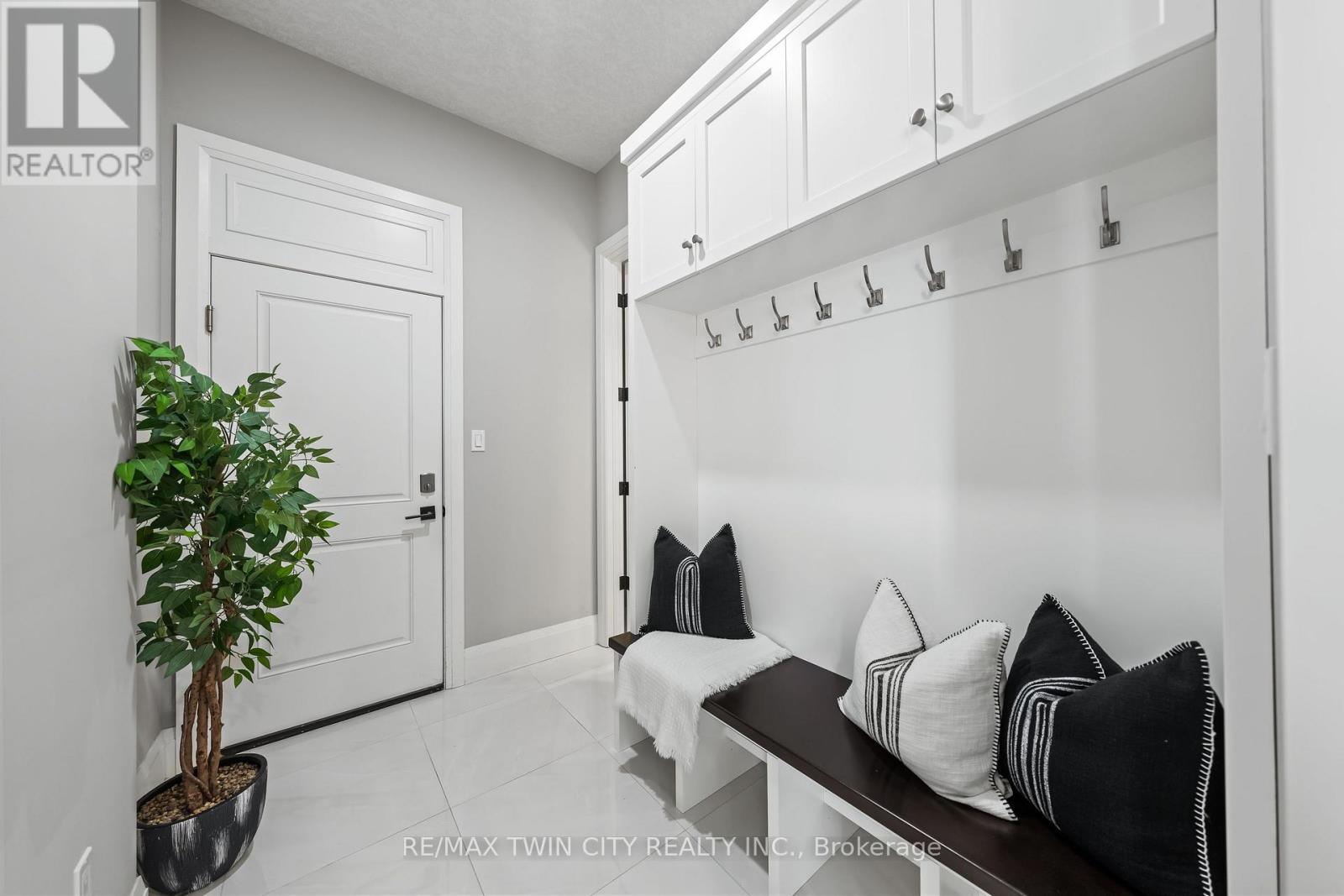 581 Manor Ridge Crescent, Waterloo, Ontario  N2K 0B4 - Photo 32 - X12985492