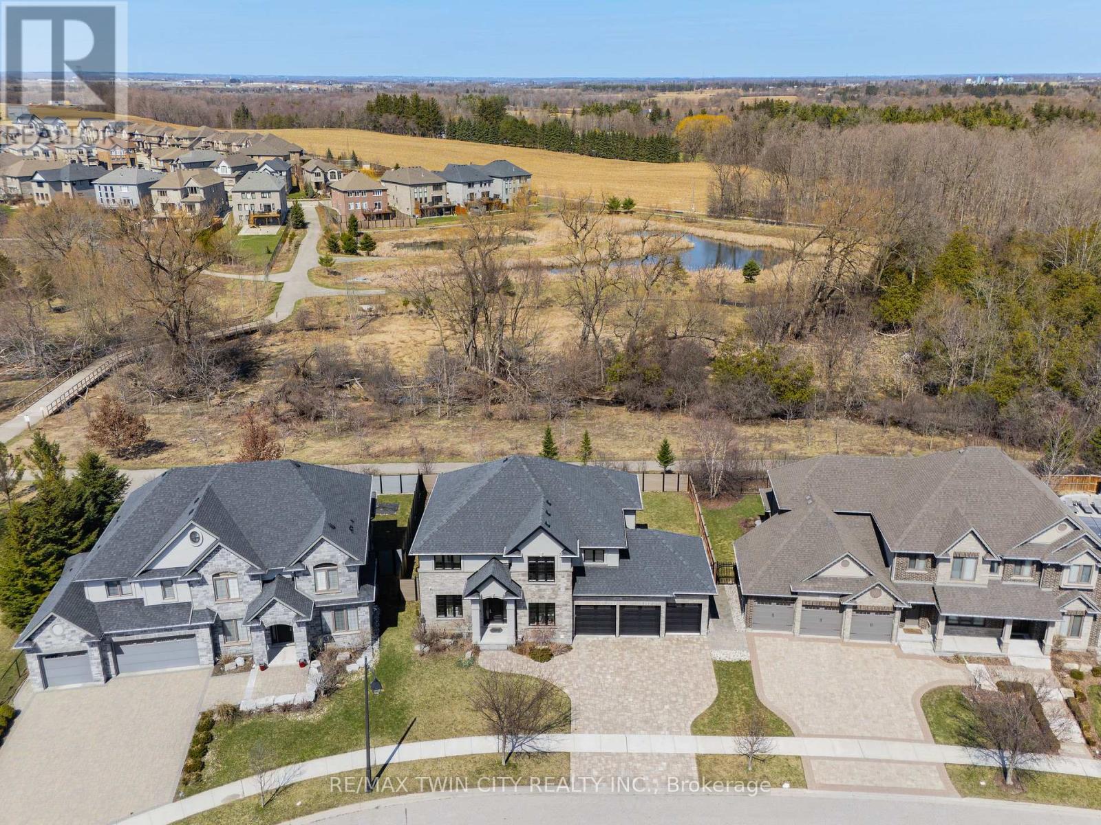 581 Manor Ridge Crescent, Waterloo, Ontario  N2K 0B4 - Photo 4 - X12985492