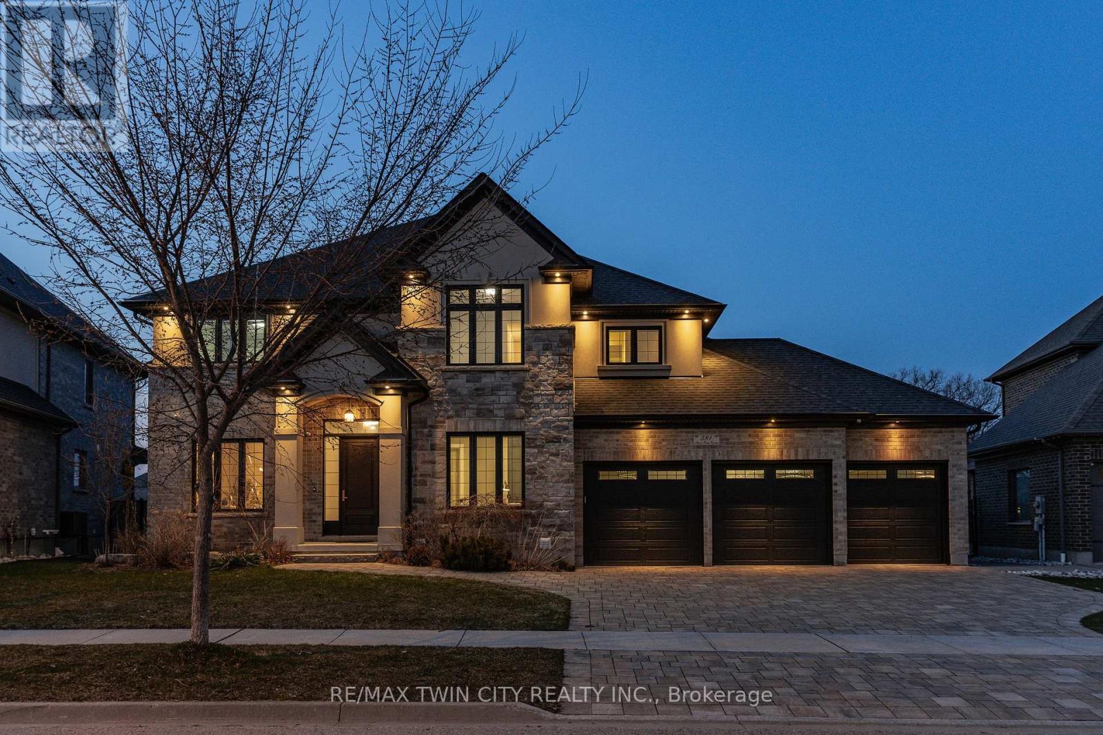 581 Manor Ridge Crescent, Waterloo, Ontario  N2K 0B4 - Photo 5 - X12985492