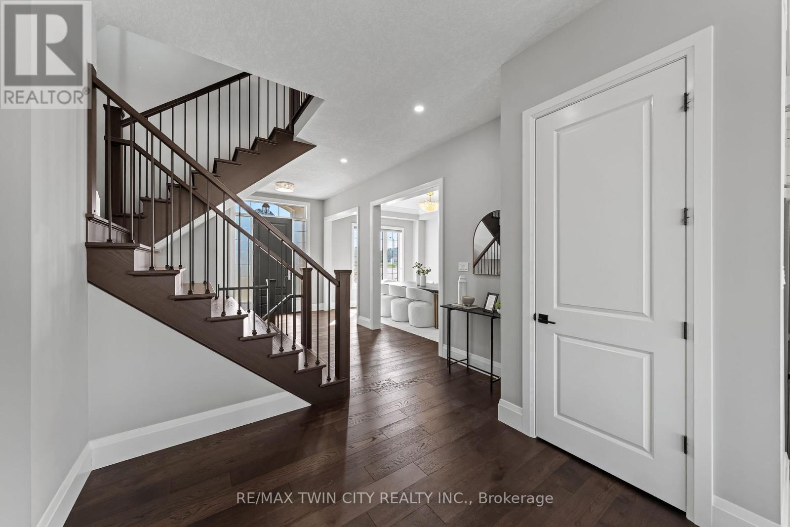 581 Manor Ridge Crescent, Waterloo, Ontario  N2K 0B4 - Photo 9 - X12985492