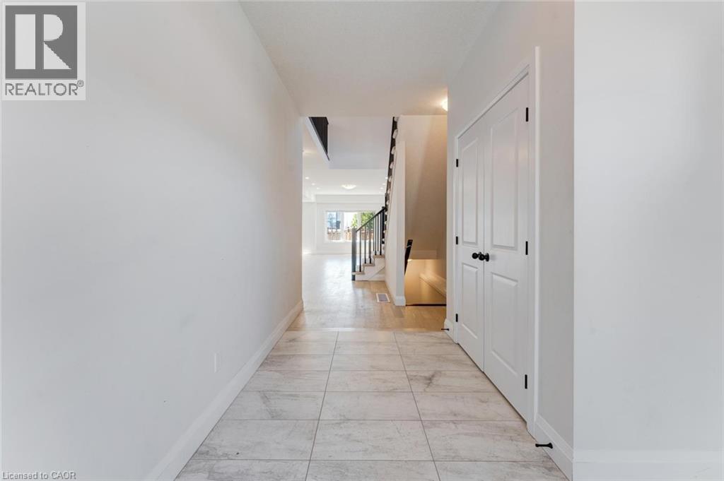 629 Doonwoods Crescent, Kitchener, Ontario  N2P 0E6 - Photo 4 - 40819806