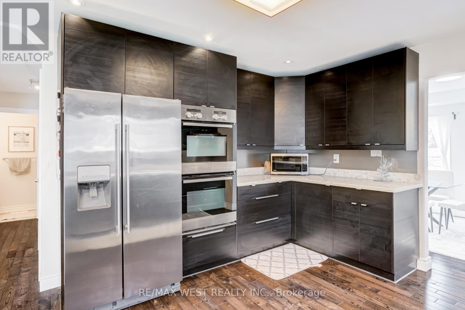 890 Wayne Drive, Newmarket, Ontario  L3Y 5T7 - Photo 14 - N12985360