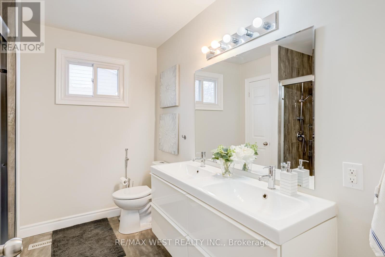 890 Wayne Drive, Newmarket, Ontario  L3Y 5T7 - Photo 34 - N12985360