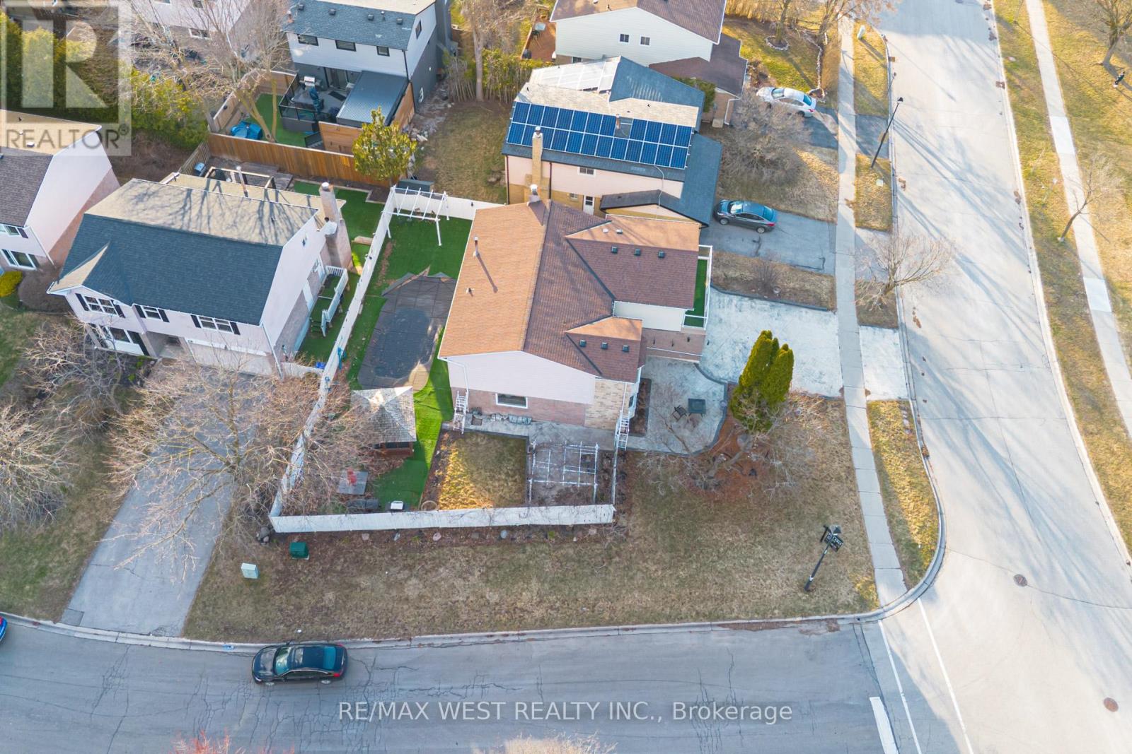 890 Wayne Drive, Newmarket, Ontario  L3Y 5T7 - Photo 40 - N12985360