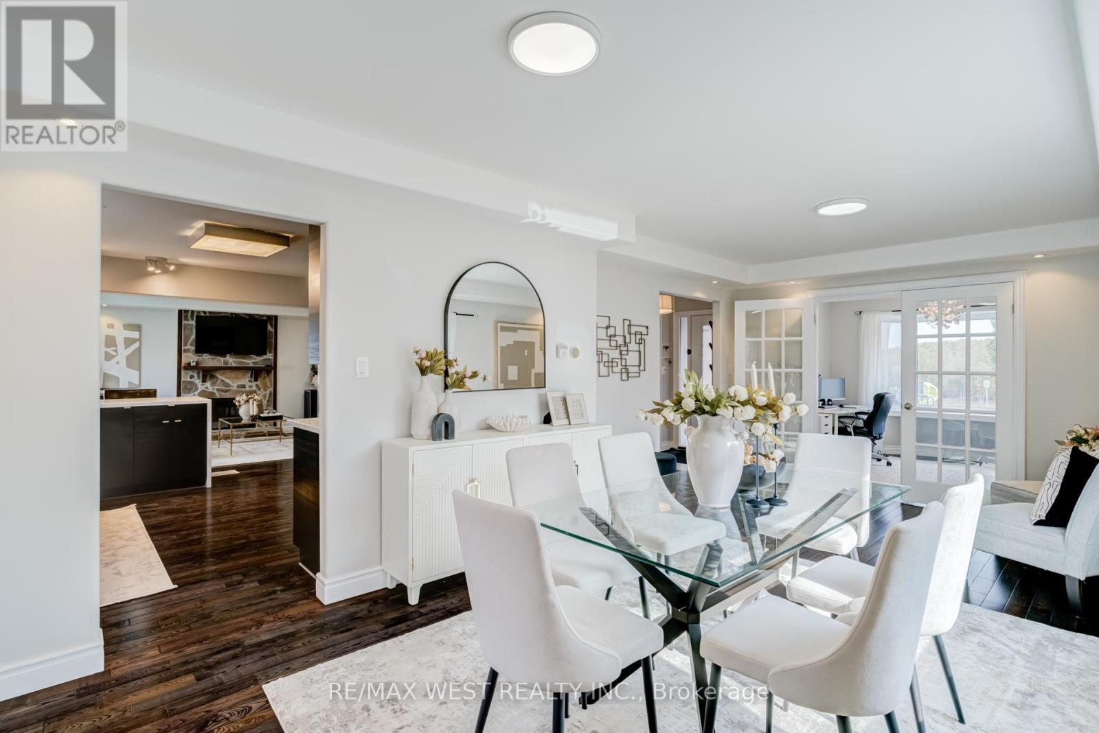 890 WAYNE DRIVE, Newmarket, Ontario