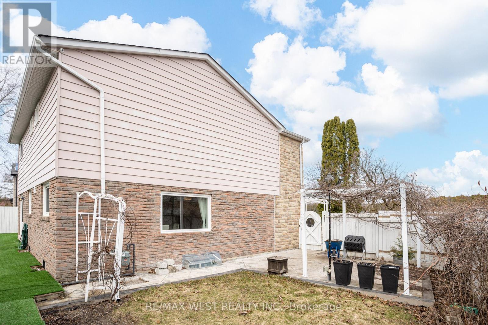 890 Wayne Drive, Newmarket, Ontario  L3Y 5T7 - Photo 39 - N12985360