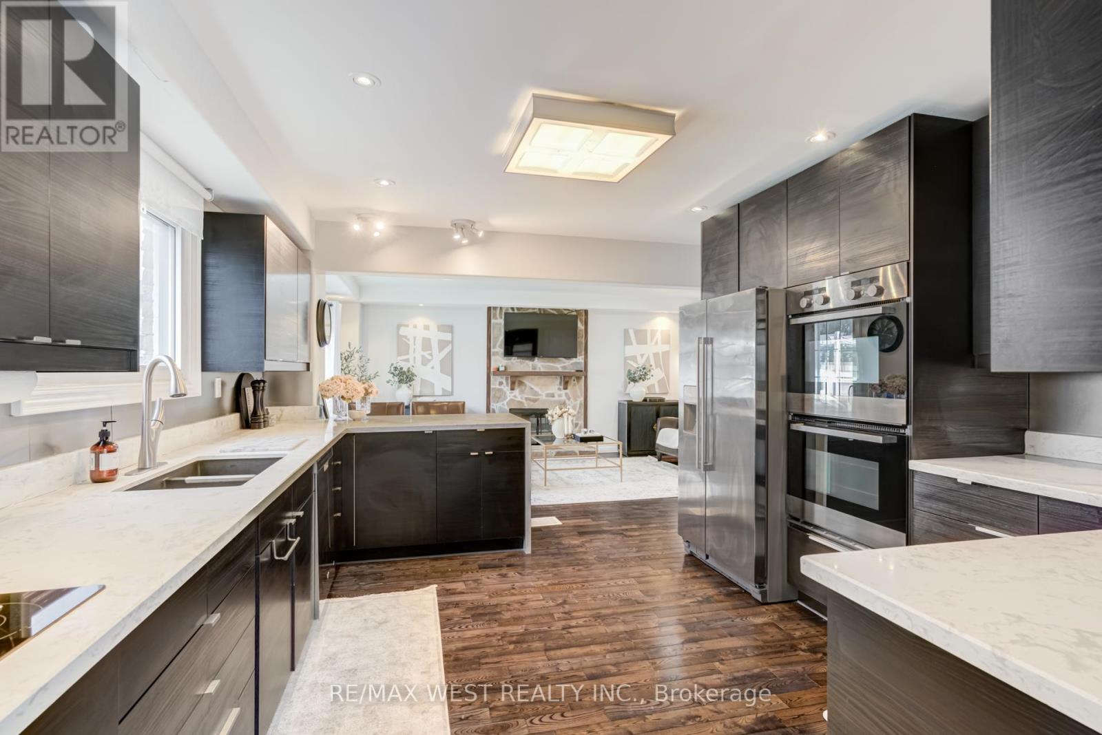 890 Wayne Drive, Newmarket, Ontario  L3Y 5T7 - Photo 11 - N12985360