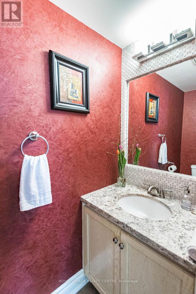 3026 Dalehurst Drive, Mississauga, Ontario  L5N 6M8 - Photo 19 - W12979396