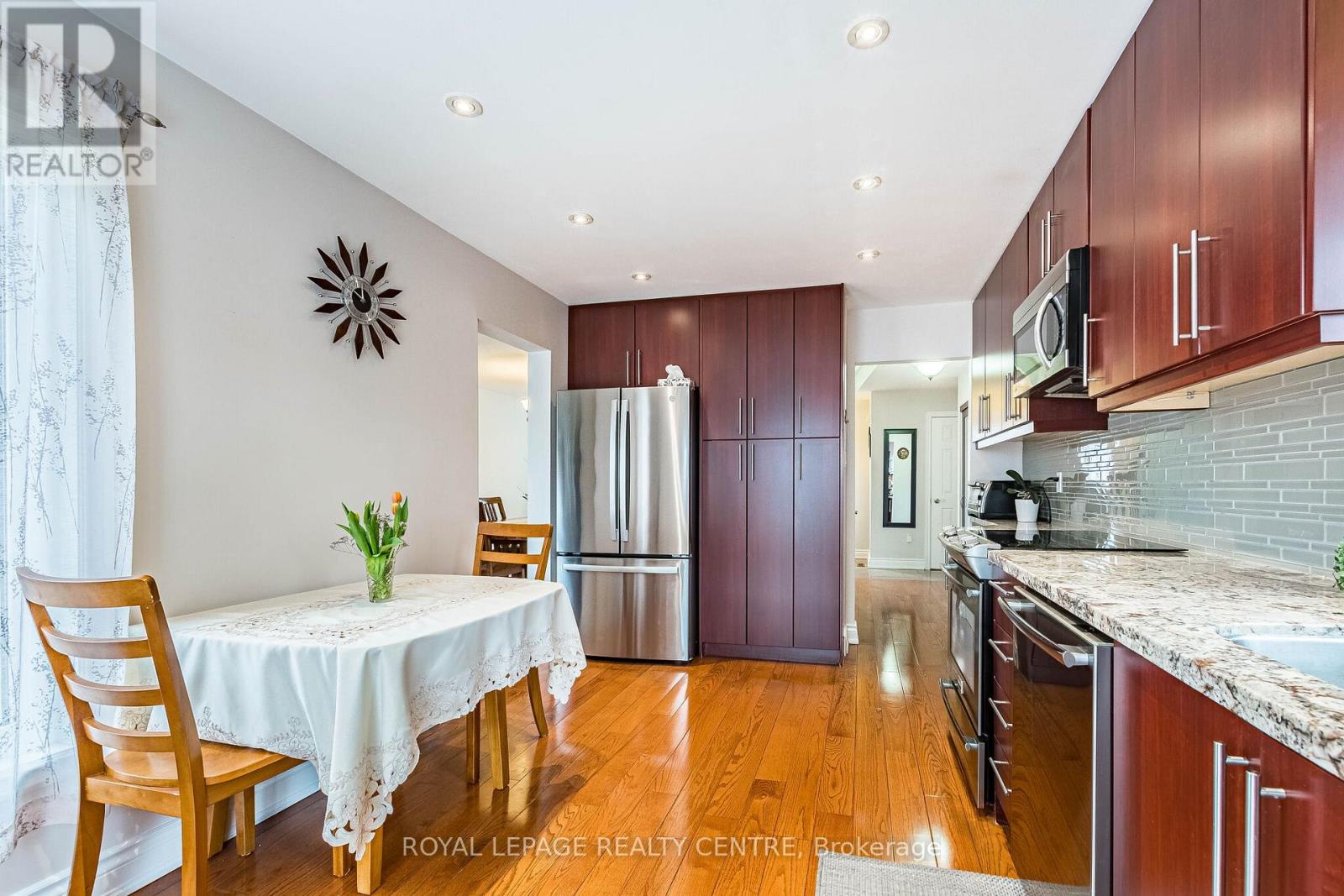 3026 Dalehurst Drive, Mississauga, Ontario  L5N 6M8 - Photo 14 - W12979396