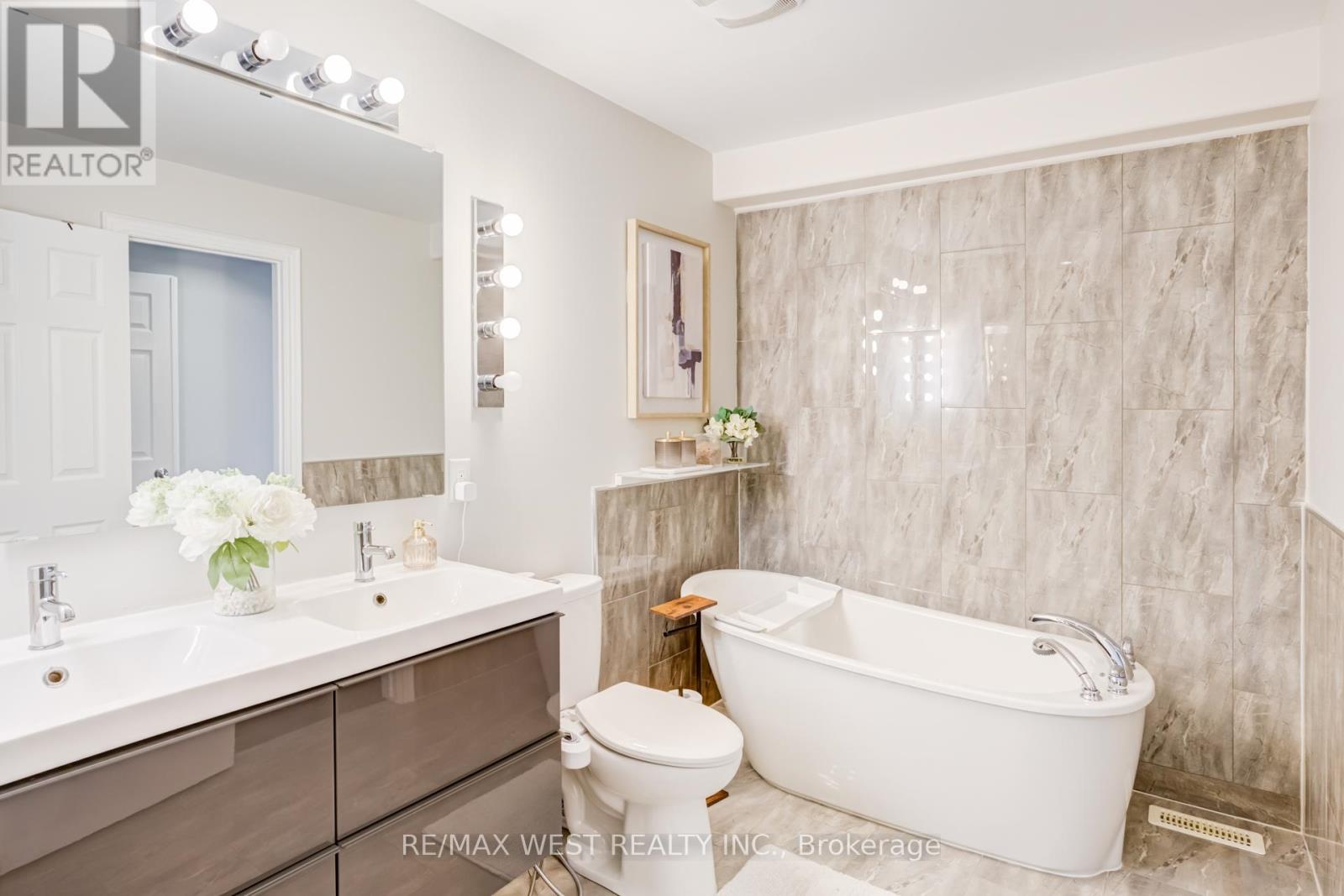 890 Wayne Drive, Newmarket, Ontario  L3Y 5T7 - Photo 27 - N12985360