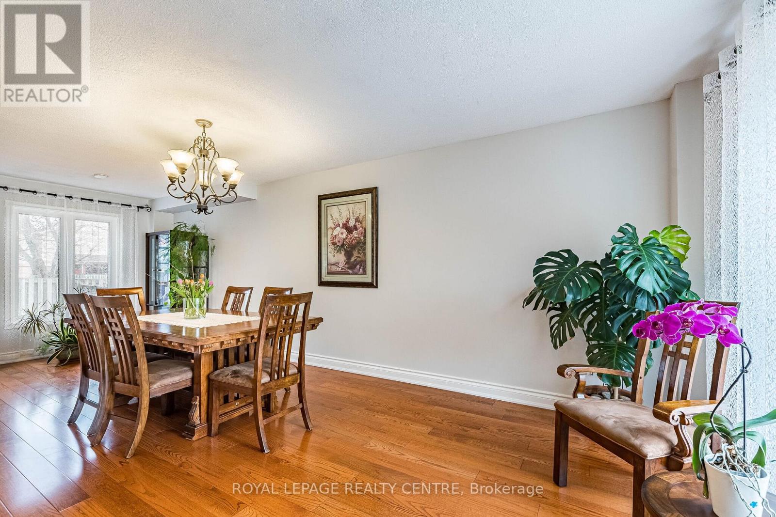 3026 Dalehurst Drive, Mississauga, Ontario  L5N 6M8 - Photo 6 - W12979396