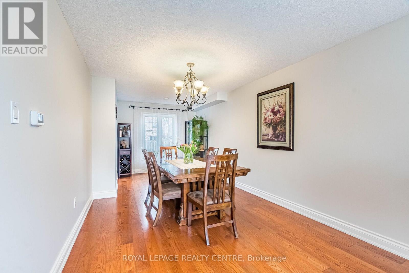 3026 Dalehurst Drive, Mississauga, Ontario  L5N 6M8 - Photo 7 - W12979396