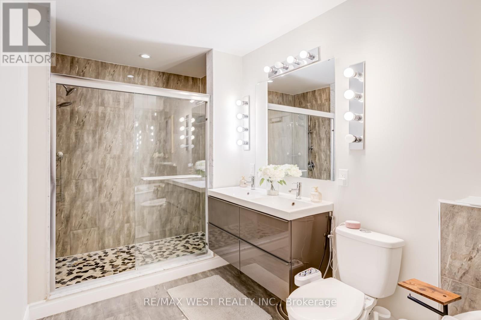 890 Wayne Drive, Newmarket, Ontario  L3Y 5T7 - Photo 28 - N12985360