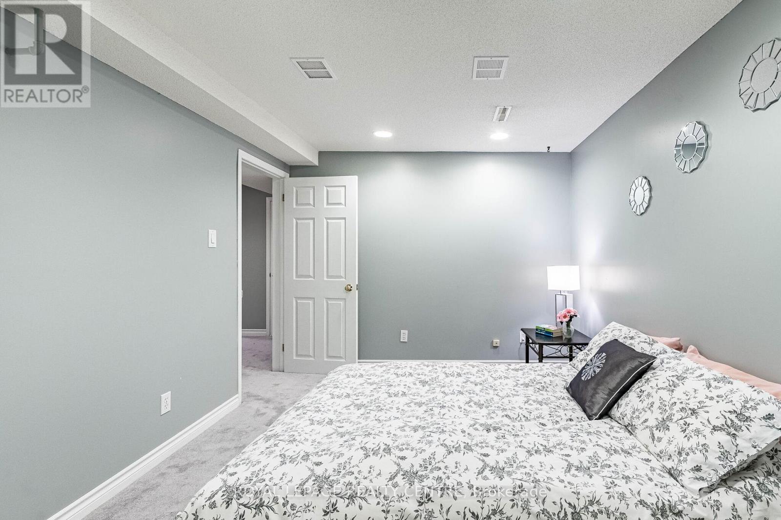 3026 Dalehurst Drive, Mississauga, Ontario  L5N 6M8 - Photo 40 - W12979396