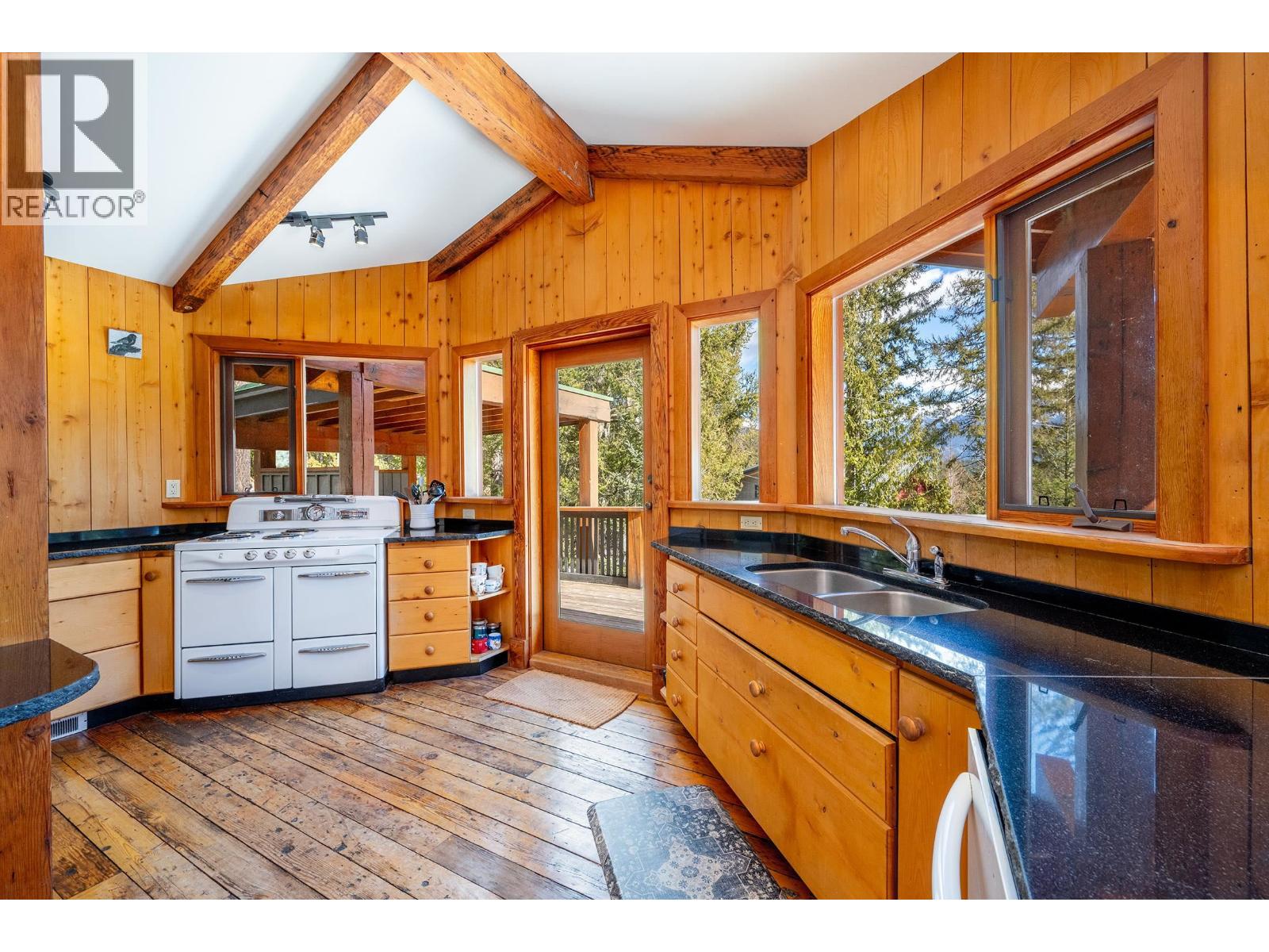 8596 Drifter Place, Whistler, British Columbia  V8E 0G2 - Photo 9 - R3109982