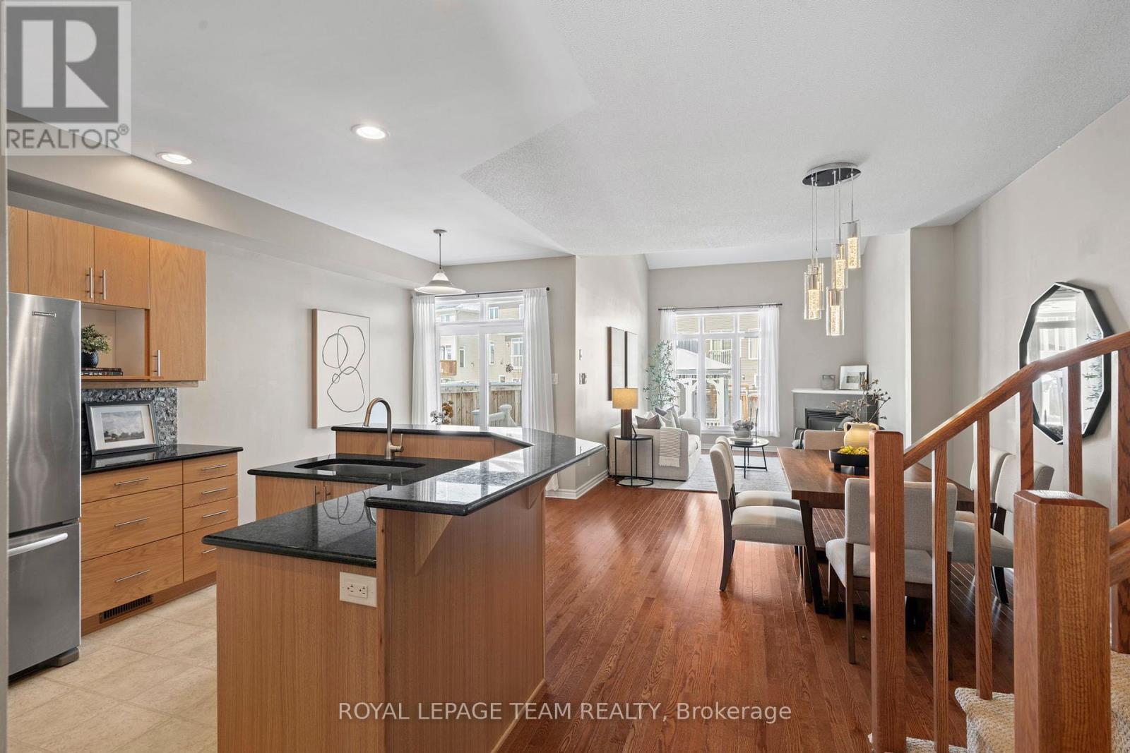 319 Kingbrook Drive, Ottawa, Ontario  K2M 0G1 - Photo 3 - X12985598