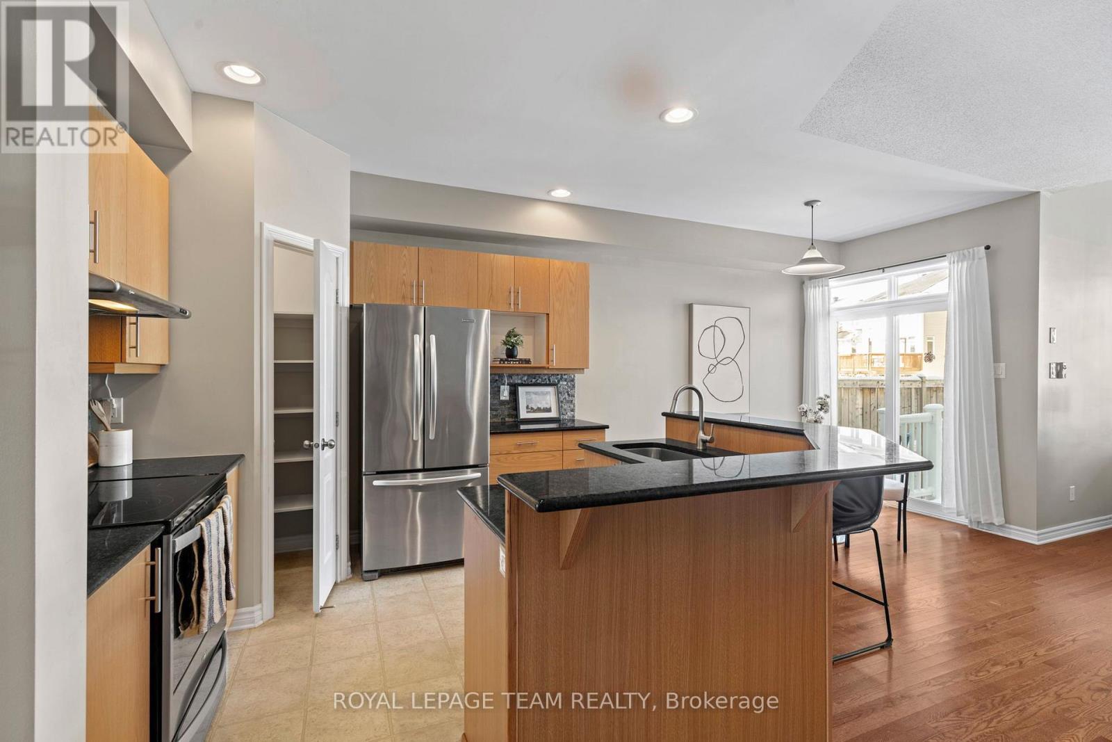 319 Kingbrook Drive, Ottawa, Ontario  K2M 0G1 - Photo 4 - X12985598