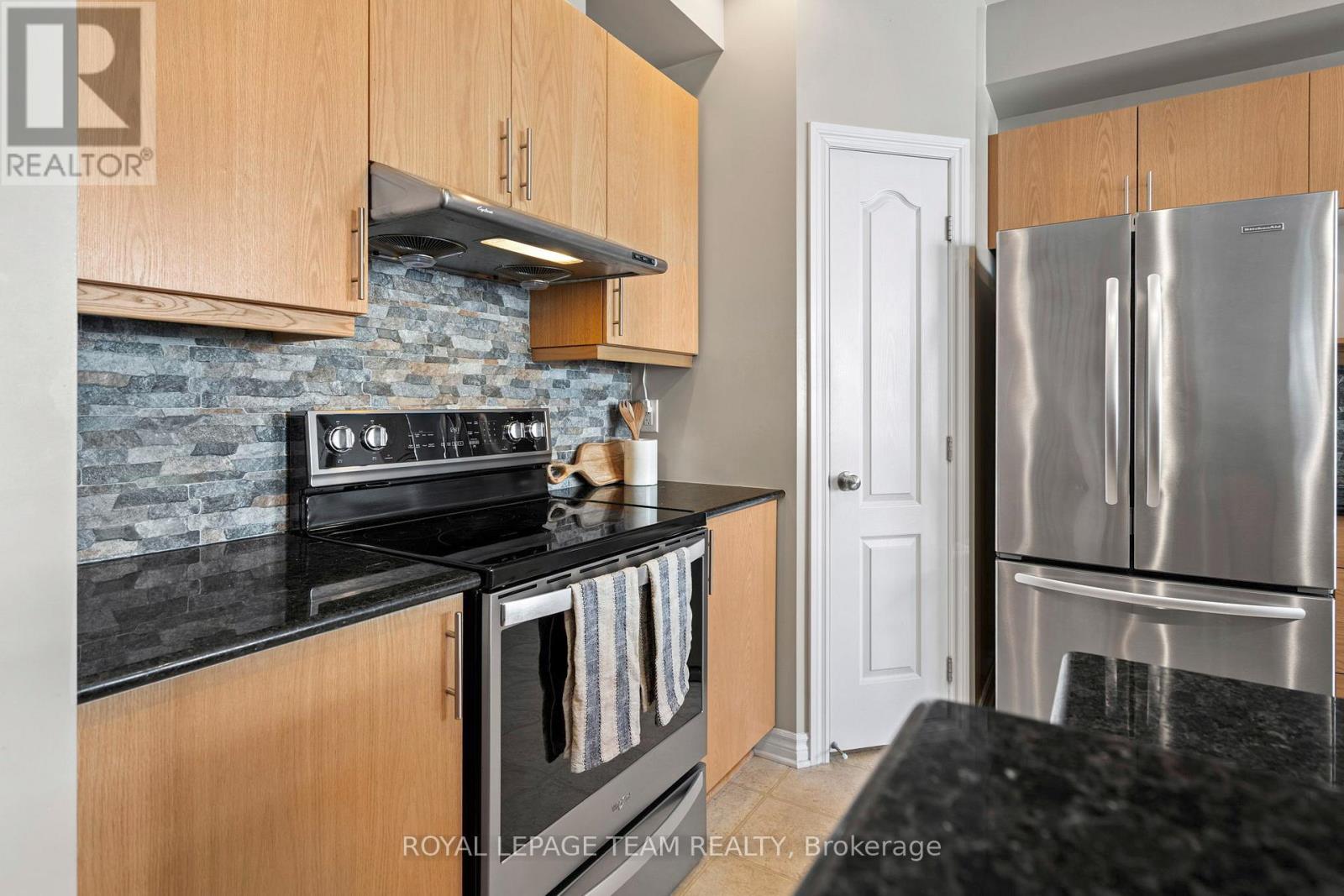 319 Kingbrook Drive, Ottawa, Ontario  K2M 0G1 - Photo 5 - X12985598