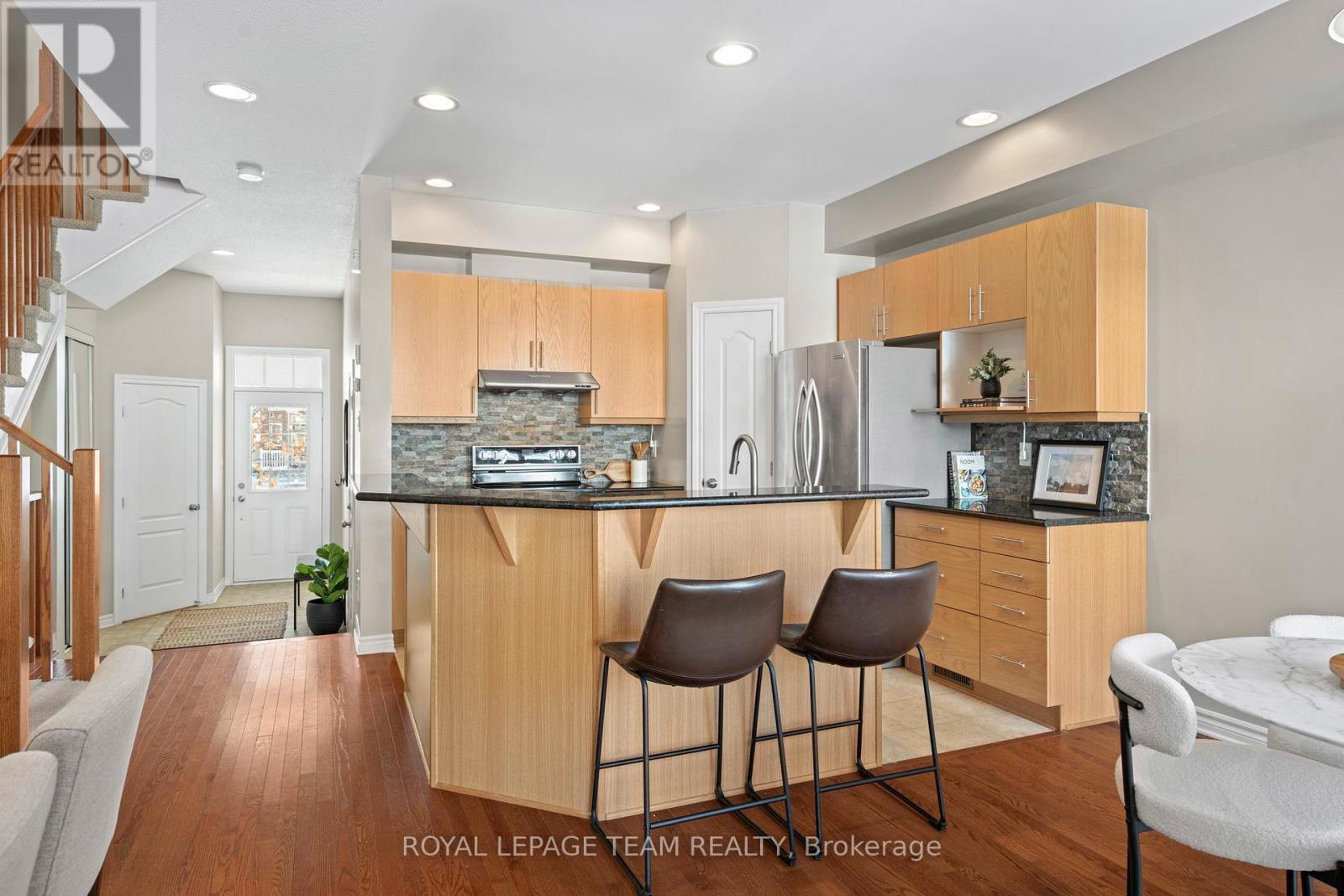 319 Kingbrook Drive, Ottawa, Ontario  K2M 0G1 - Photo 8 - X12985598