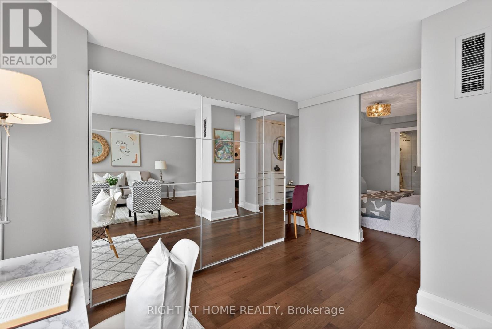 1715 - 44 St Joseph Street, Toronto, Ontario  M4Y 2W4 - Photo 10 - C12985582