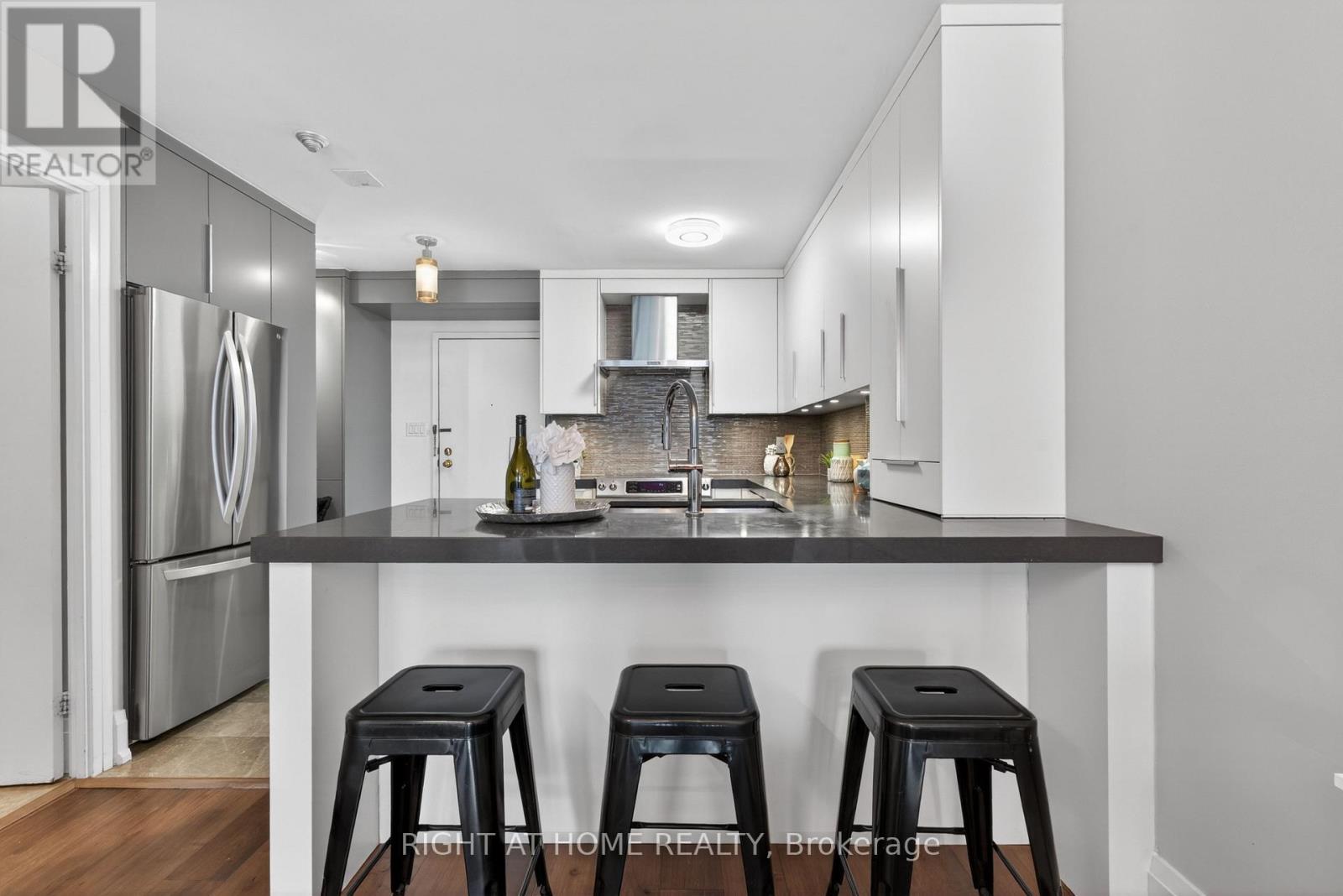 1715 - 44 St Joseph Street, Toronto, Ontario  M4Y 2W4 - Photo 17 - C12985582