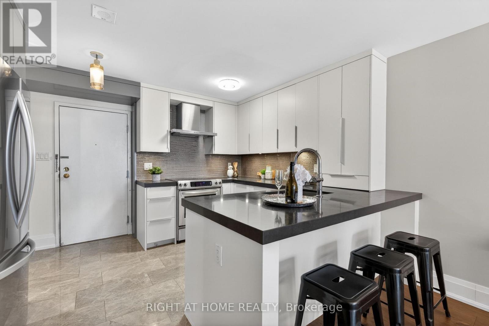 1715 - 44 St Joseph Street, Toronto, Ontario  M4Y 2W4 - Photo 18 - C12985582