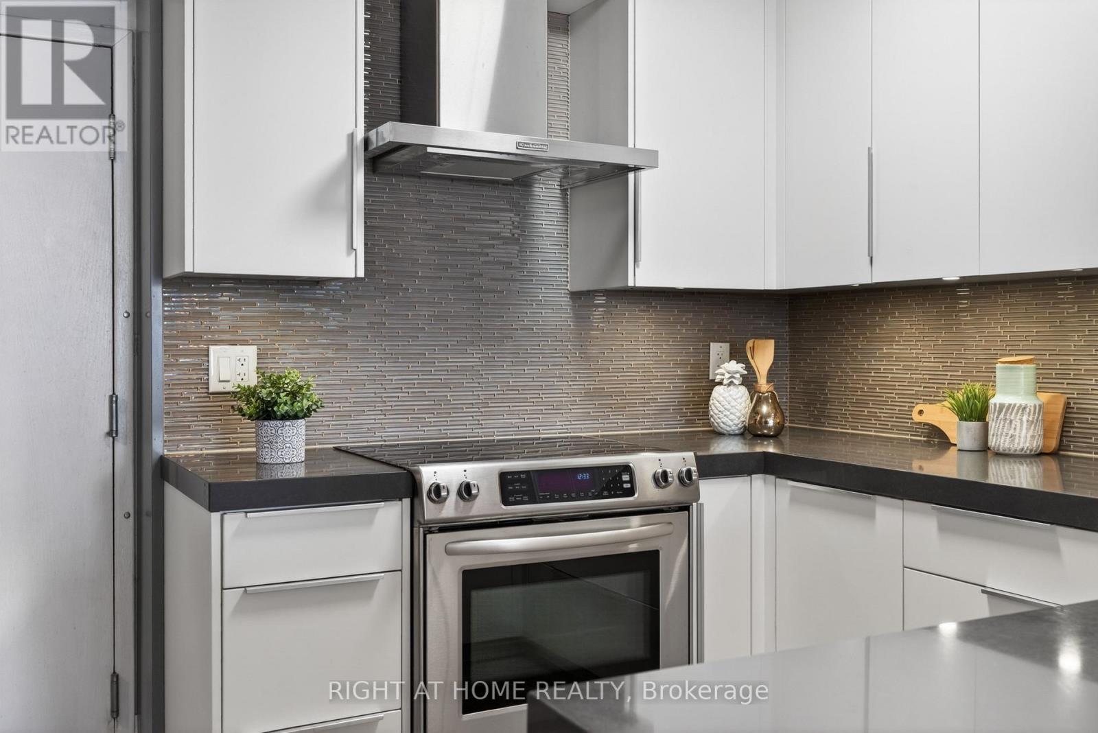 1715 - 44 St Joseph Street, Toronto, Ontario  M4Y 2W4 - Photo 19 - C12985582