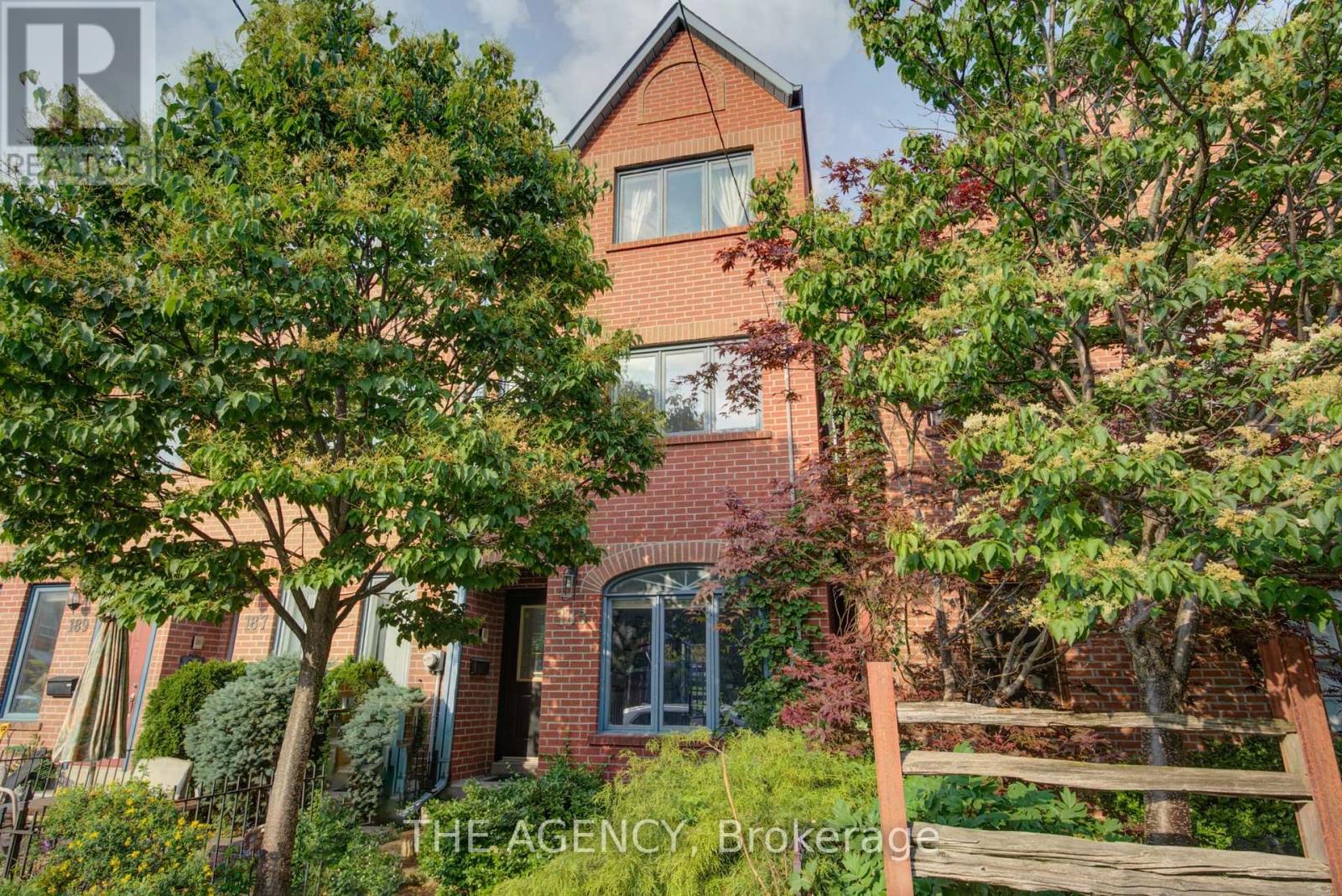 185 LIPPINCOTT STREET, Toronto, Ontario