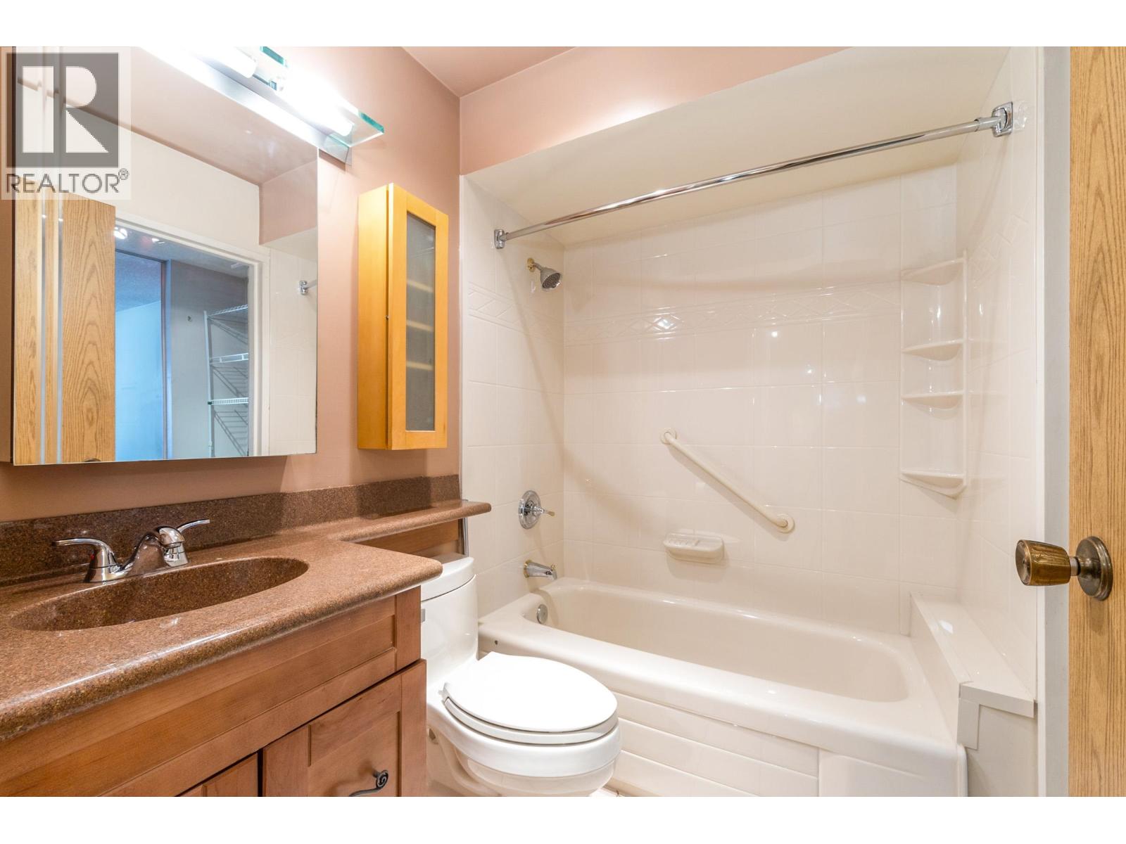 313 9584 Manchester Drive, Burnaby, British Columbia  V3N 4R1 - Photo 8 - R3108246