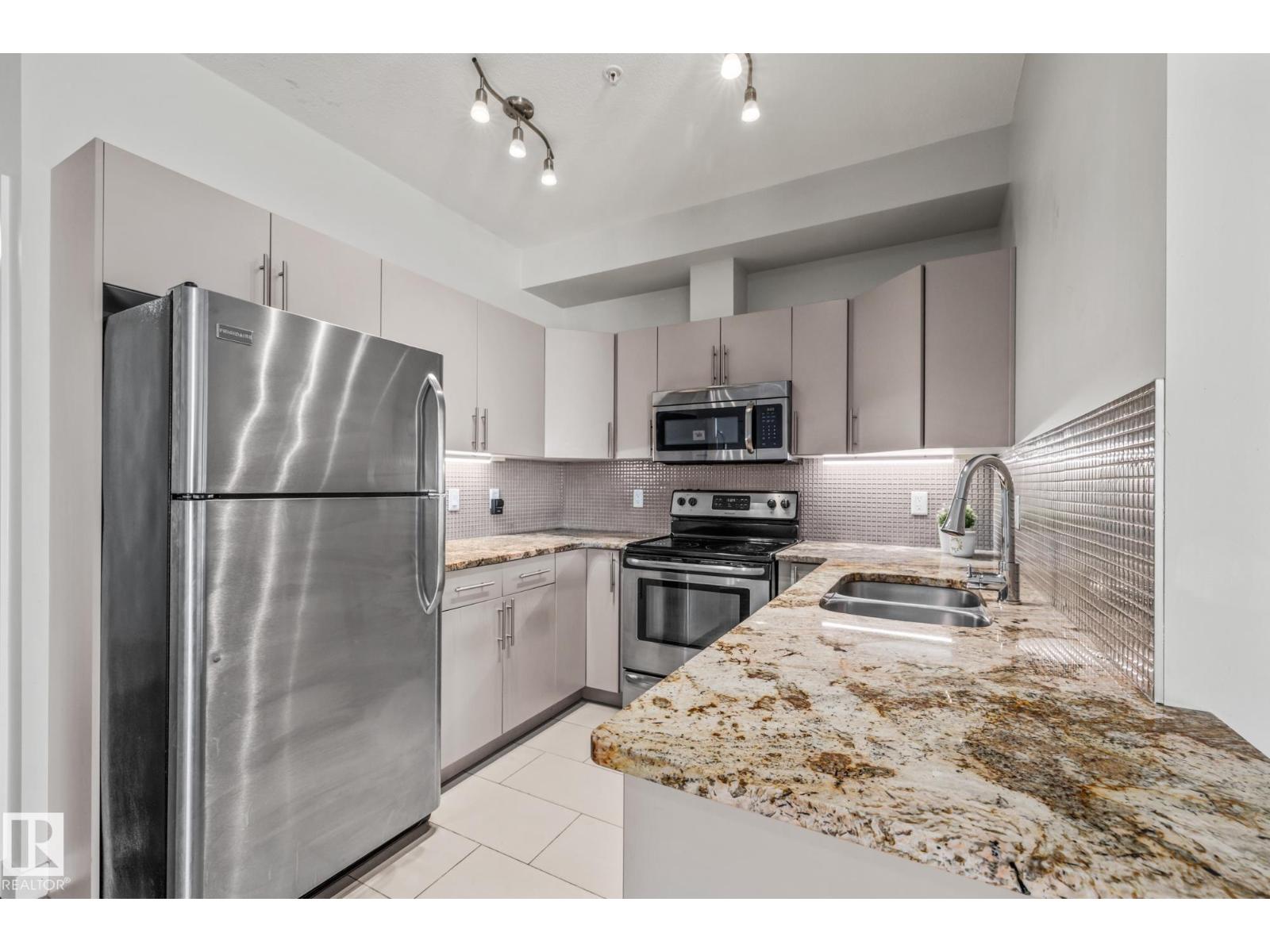 #212 10611 117 St Nw, Edmonton, Alberta  T5H 0G6 - Photo 3 - E4481783