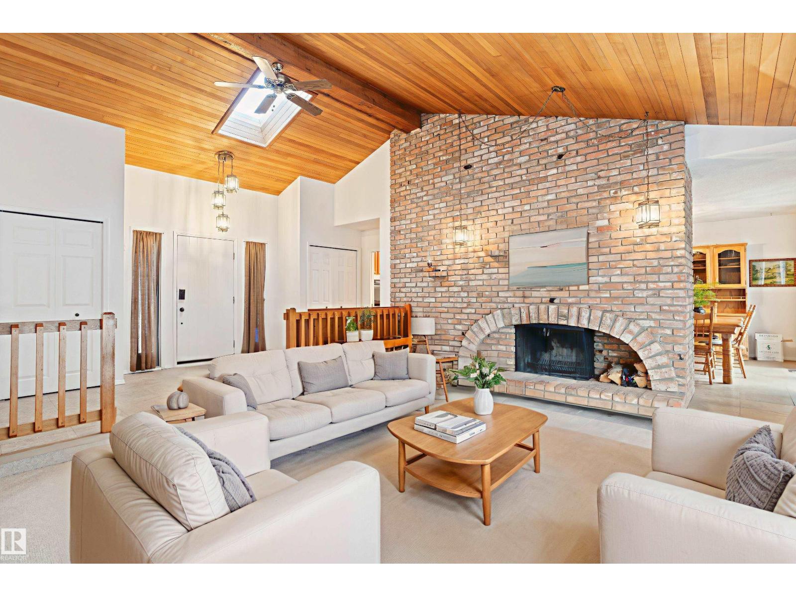 258 Greenoch Cr Nw, Edmonton, Alberta  T6L 1B4 - Photo 2 - E4481786