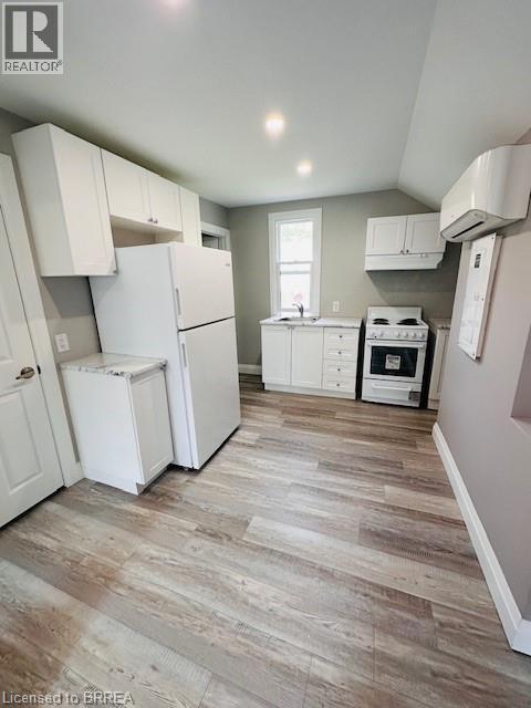 111 Spring Street, Brantford, Ontario  N3T 4M6 - Photo 5 - 40819794