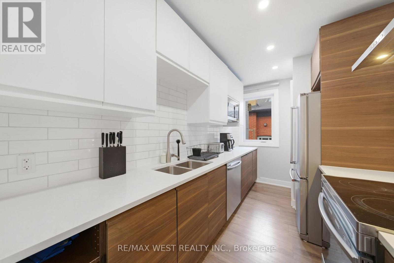 104 Great Oak Drive, Toronto, Ontario  M9A 1N5 - Photo 12 - W12985558