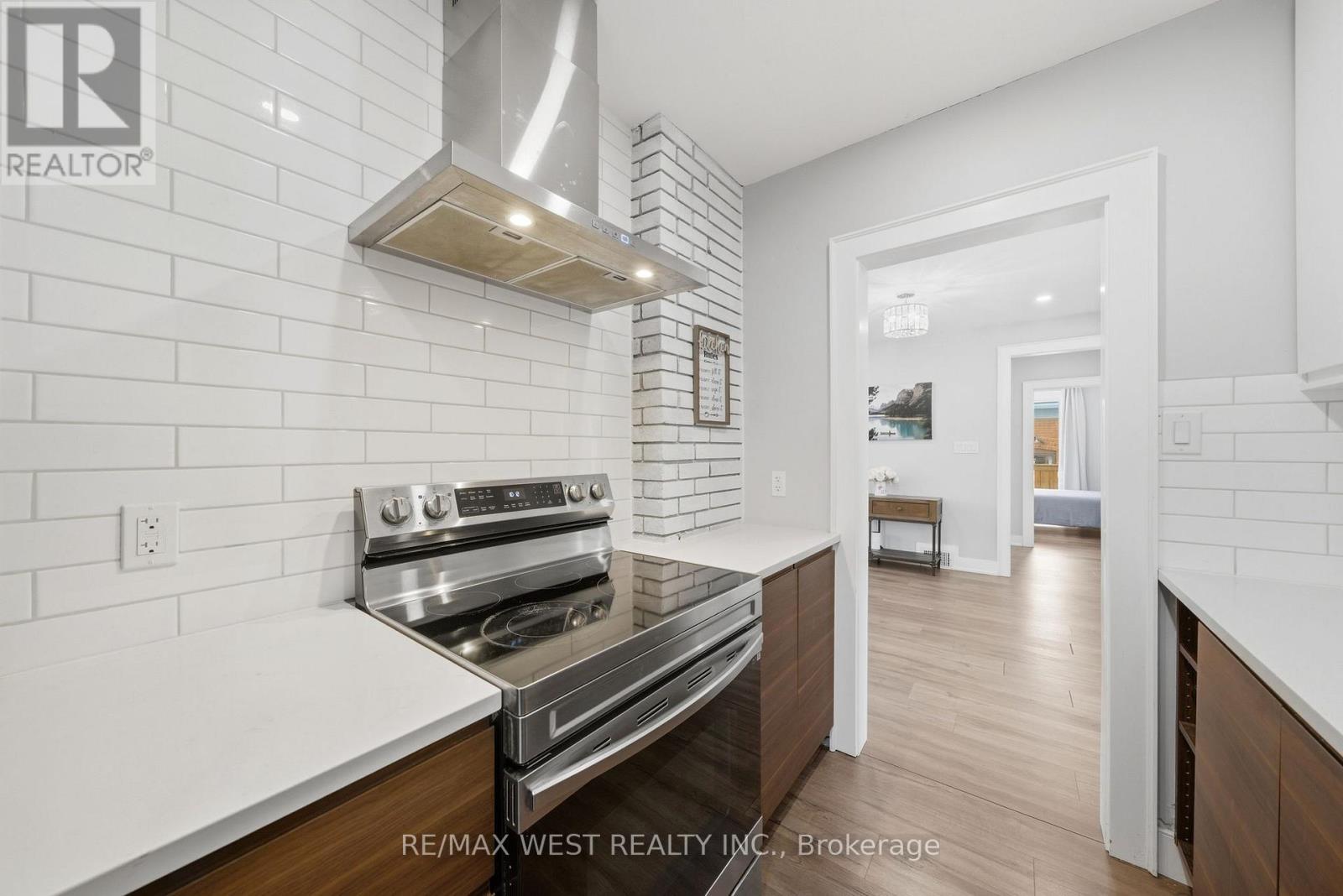 104 Great Oak Drive, Toronto, Ontario  M9A 1N5 - Photo 14 - W12985558