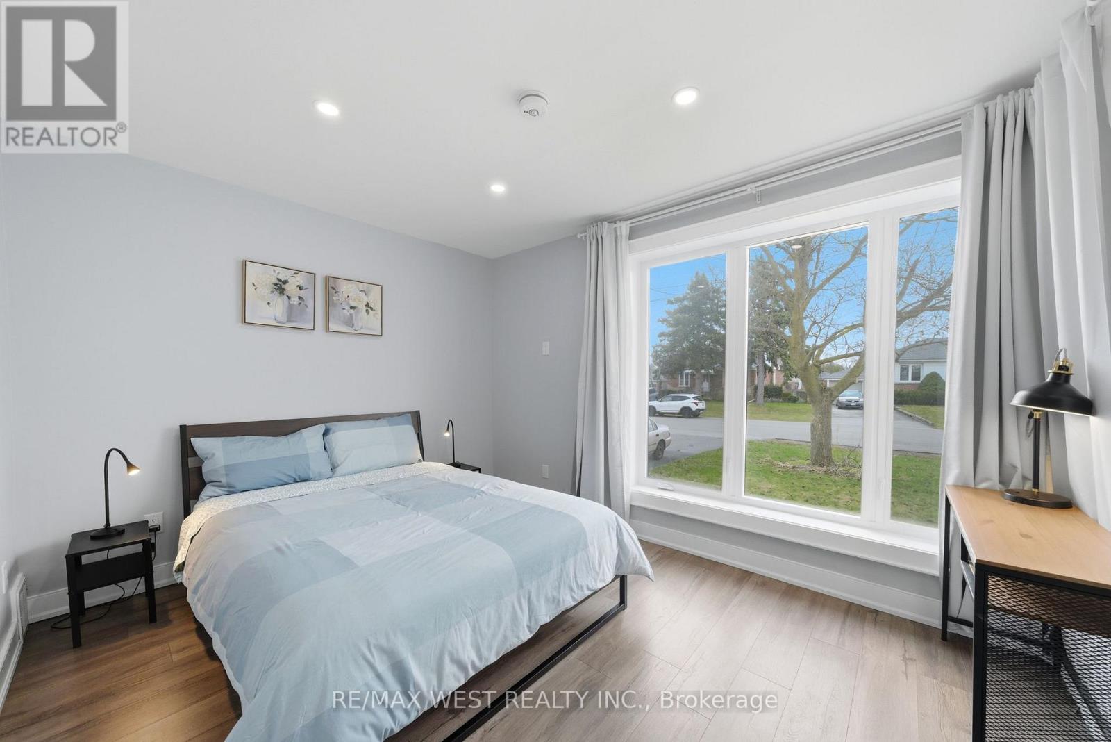 104 Great Oak Drive, Toronto, Ontario  M9A 1N5 - Photo 17 - W12985558