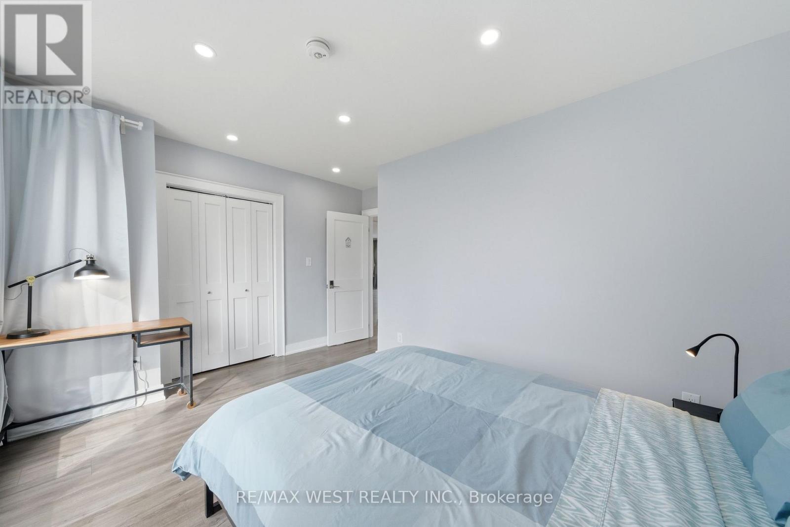 104 Great Oak Drive, Toronto, Ontario  M9A 1N5 - Photo 18 - W12985558