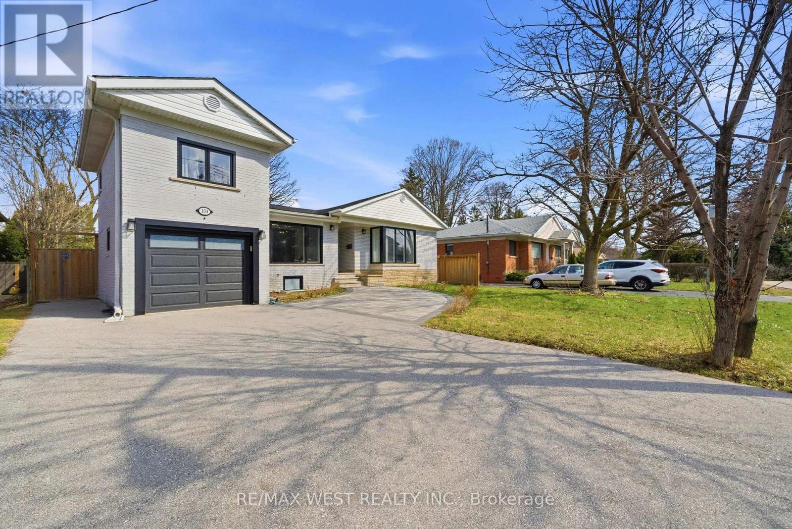 104 Great Oak Drive, Toronto, Ontario  M9A 1N5 - Photo 2 - W12985558