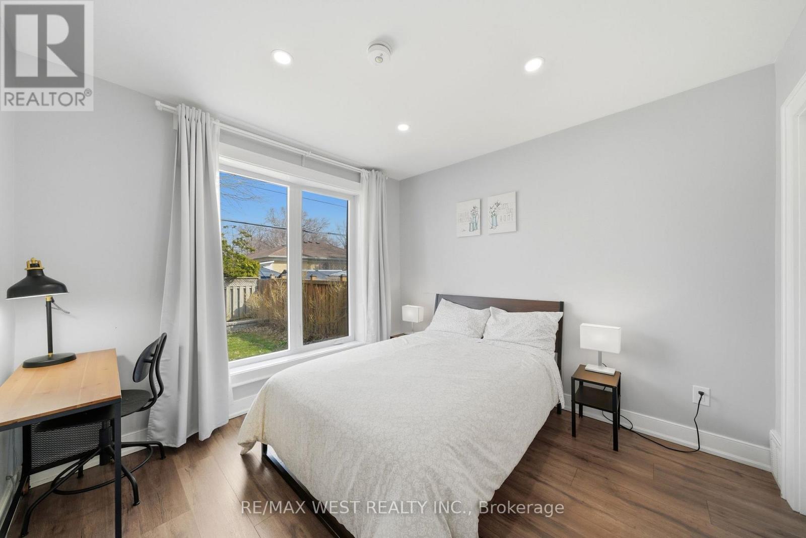 104 Great Oak Drive, Toronto, Ontario  M9A 1N5 - Photo 21 - W12985558