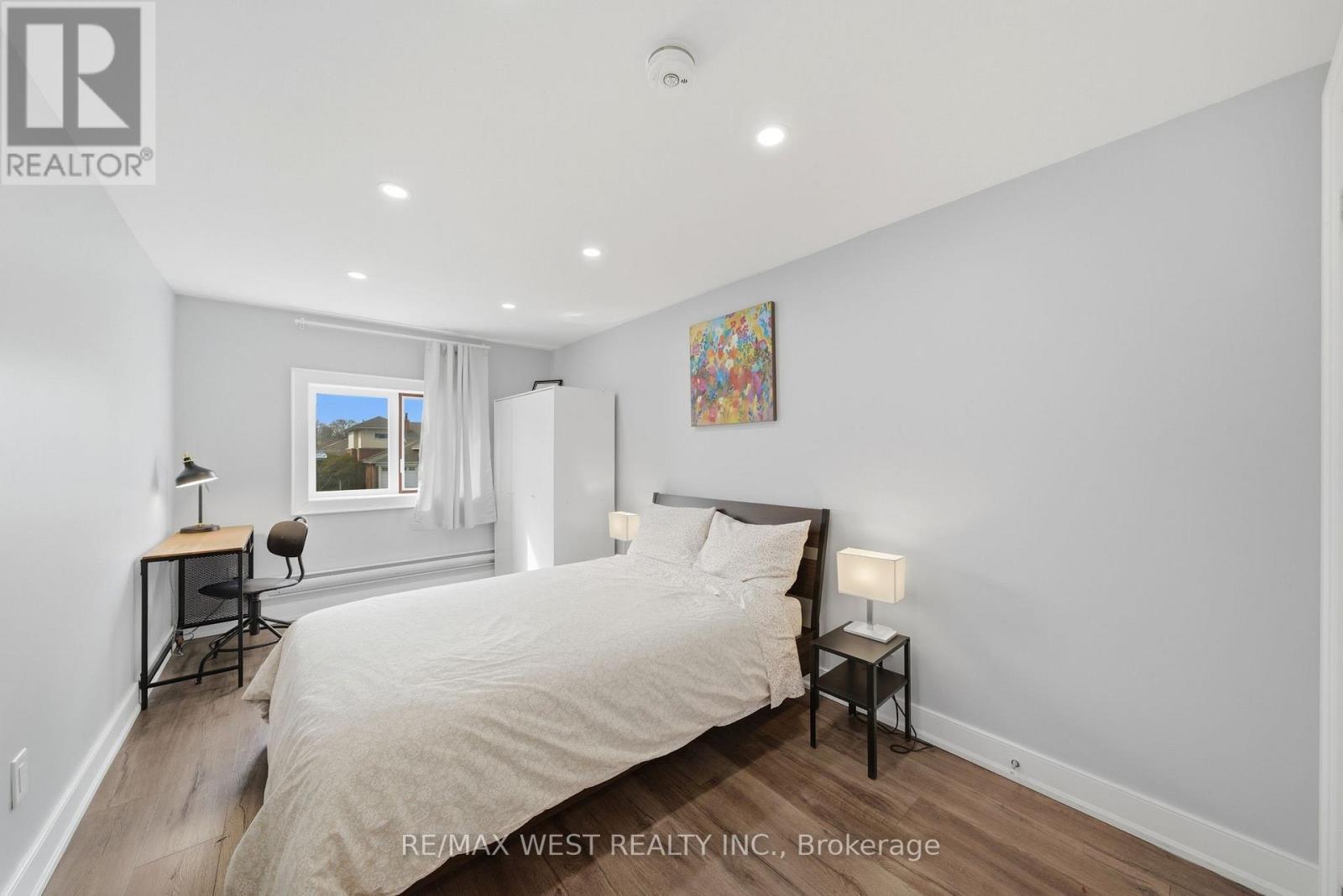 104 Great Oak Drive, Toronto, Ontario  M9A 1N5 - Photo 22 - W12985558