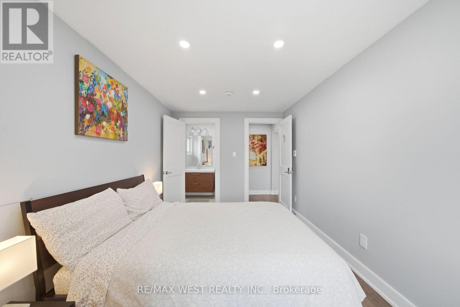 104 Great Oak Drive, Toronto, Ontario  M9A 1N5 - Photo 23 - W12985558