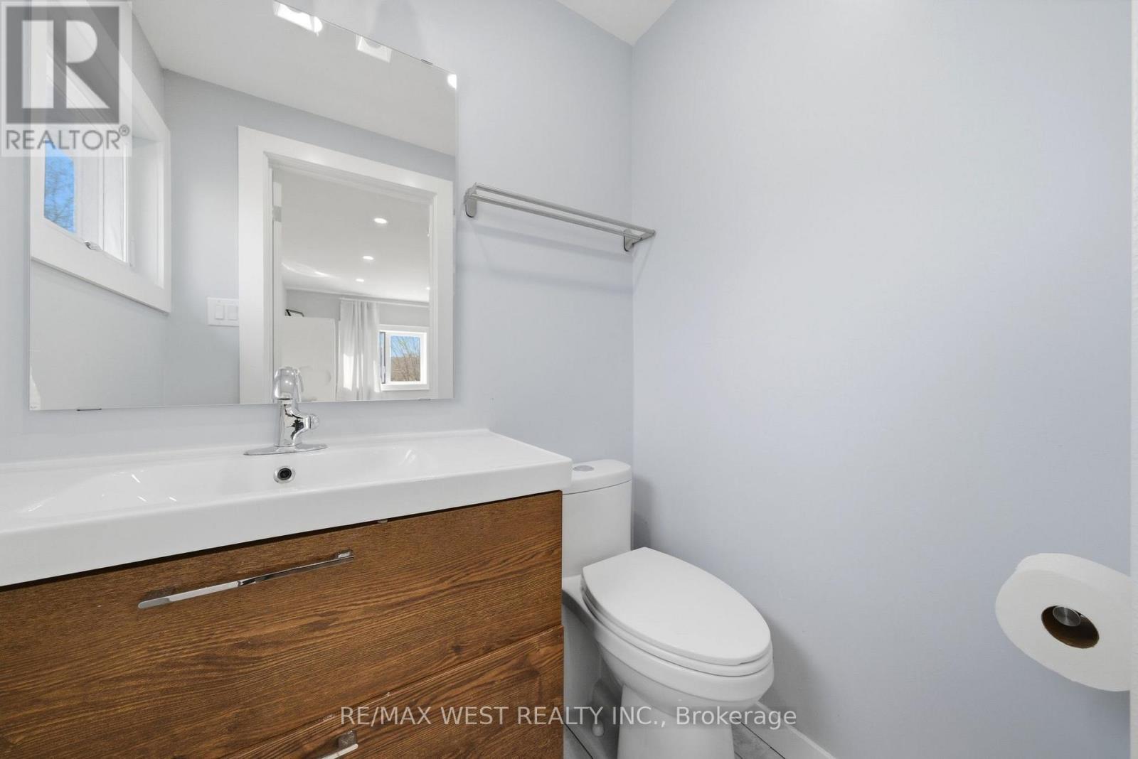 104 Great Oak Drive, Toronto, Ontario  M9A 1N5 - Photo 24 - W12985558