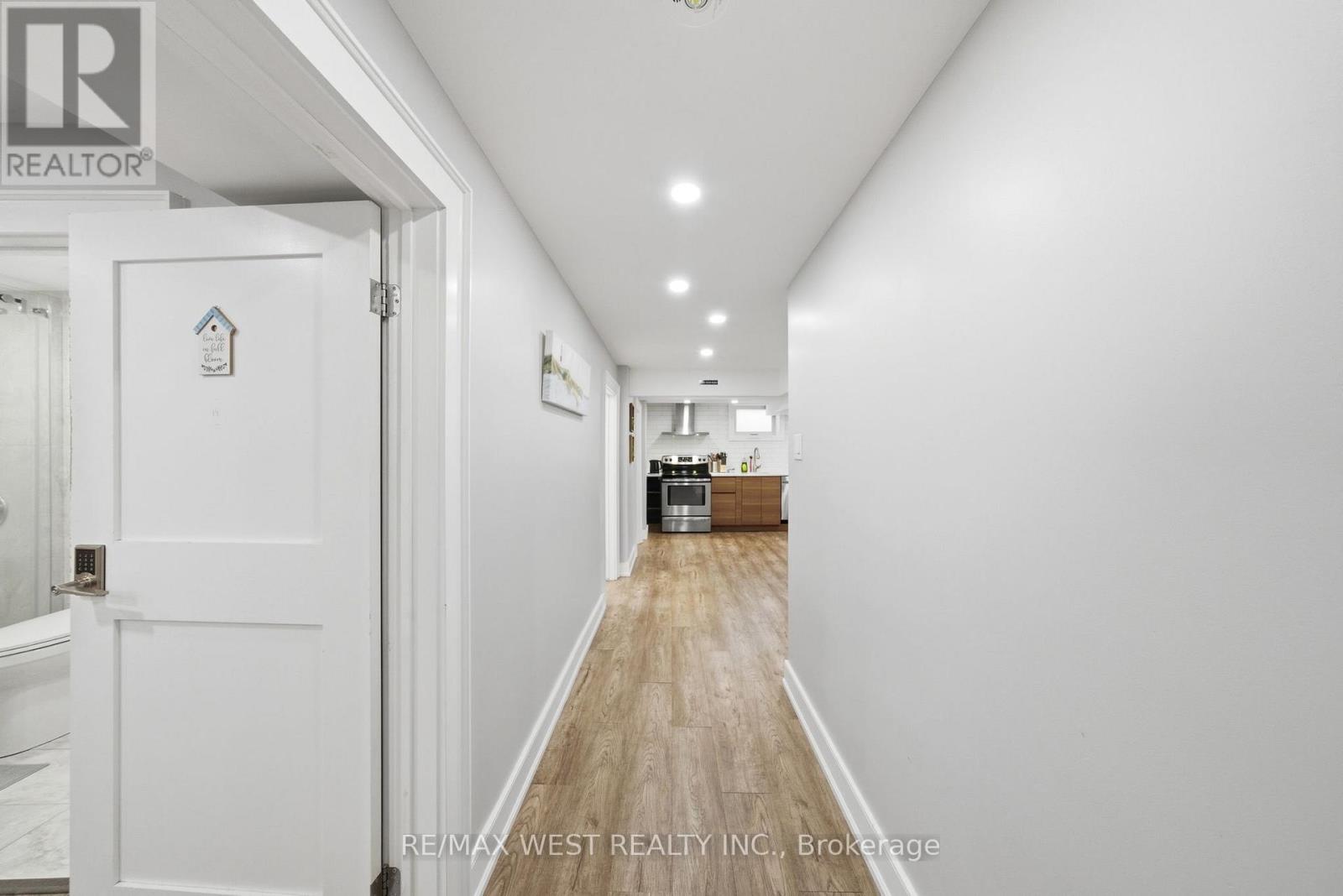 104 Great Oak Drive, Toronto, Ontario  M9A 1N5 - Photo 25 - W12985558