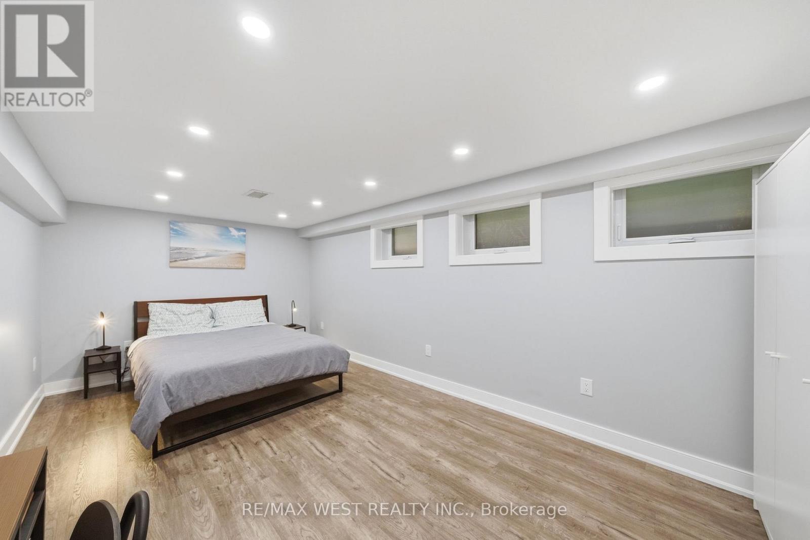 104 Great Oak Drive, Toronto, Ontario  M9A 1N5 - Photo 26 - W12985558